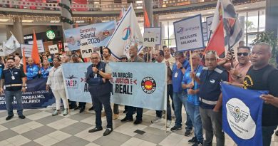 Aeroviários protestam em Congonhas e cobram retomada das negociações Aeroviários protestam em Congonhas e cobram retomada das negociações